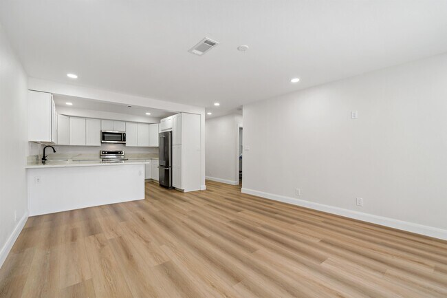Building Photo - 1360 Shadow Lane114 M