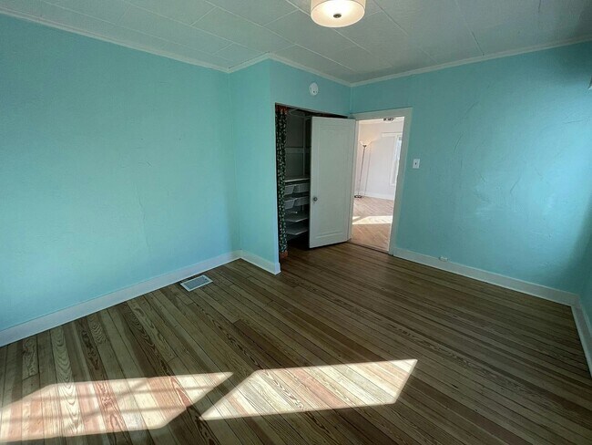 Foto del edificio - 3060 S Grant St