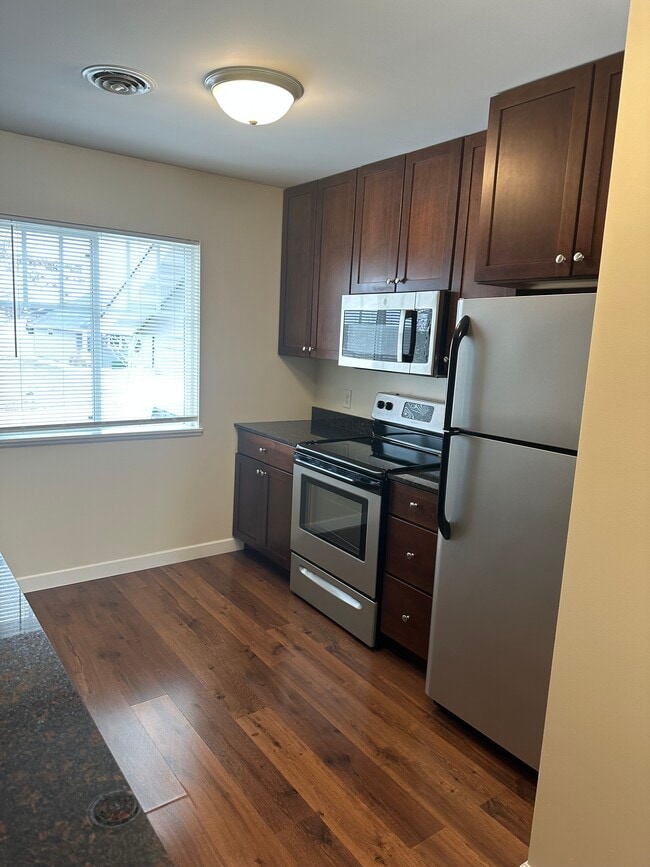 Building Photo - 252 Terraplane Dr SE