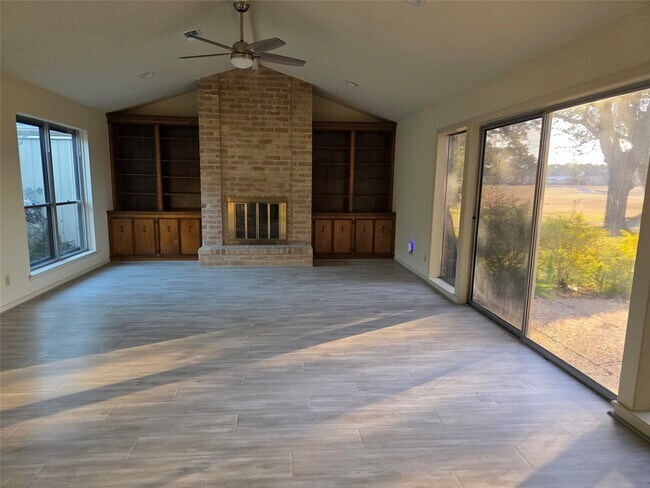 Foto del edificio - 406 Fox Briar Ln