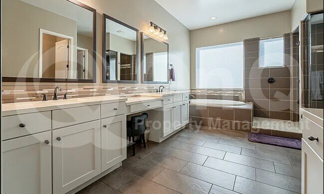 Foto del edificio - 3469 E Orleans Dr