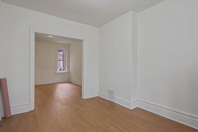 Foto del edificio - Coming Soon Spacious 3 Bedroom in uptown H...