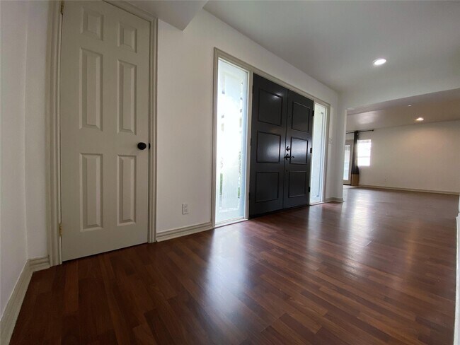 Foto del edificio - 7203 Tickner St