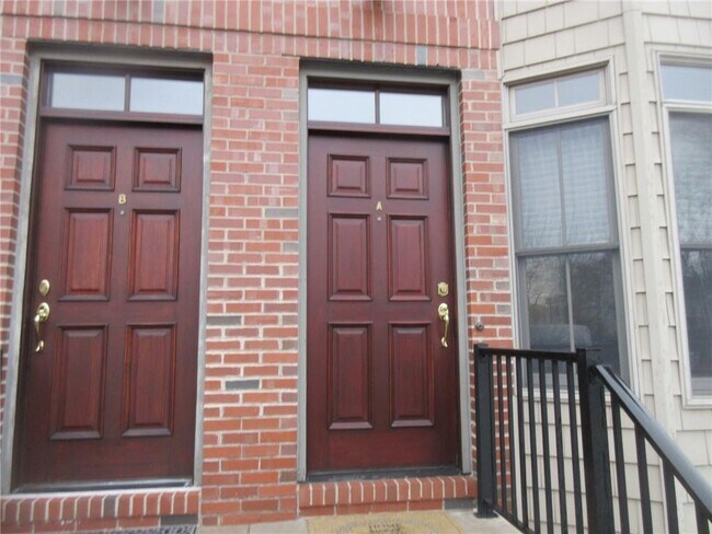 Building Photo - 270 Waterman St