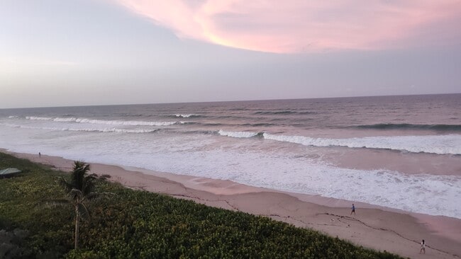 Foto del edificio - 9940 S Ocean Dr