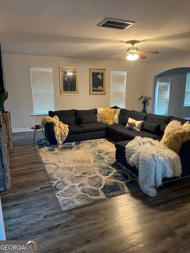 Building Photo - 232 Sophie Cir