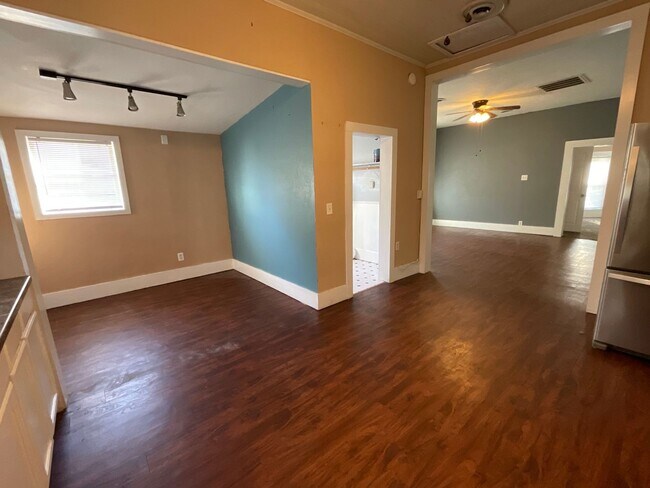 Foto del edificio - Large Home in Joplin!  3 bedroom, 2 bathro...