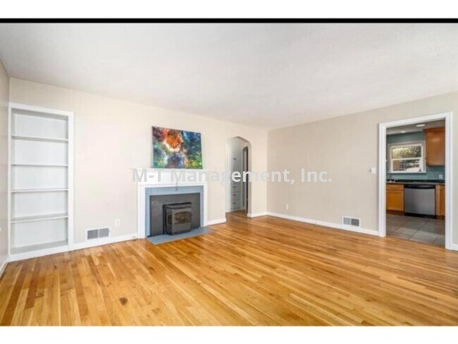Building Photo - Lovely South Hill  4 br/2 bath bungalow + ...