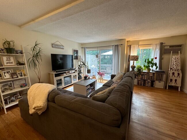 Foto del edificio - 675 Townsend Ave