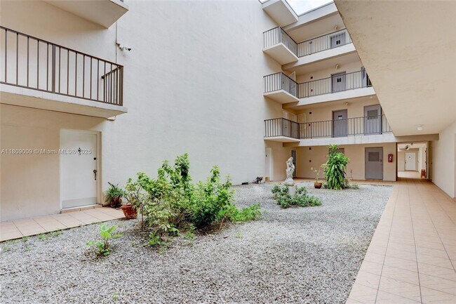 Foto del edificio - 5501 NW 7th St