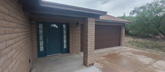 Building Photo - 145 Via San Potosi