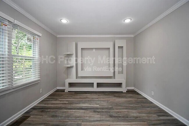 Building Photo - 1394 Alverado Way