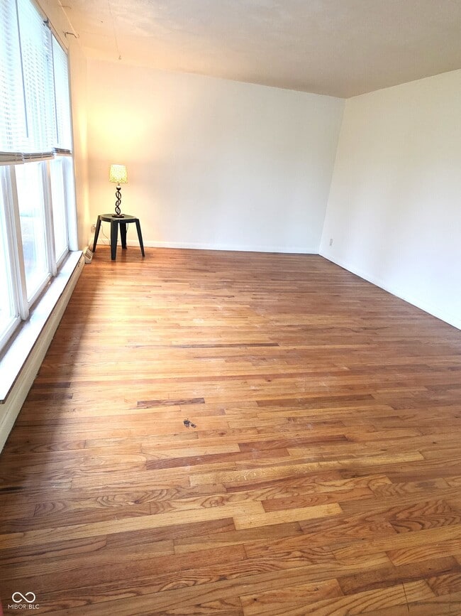 Foto del edificio - 10701 Broadway St