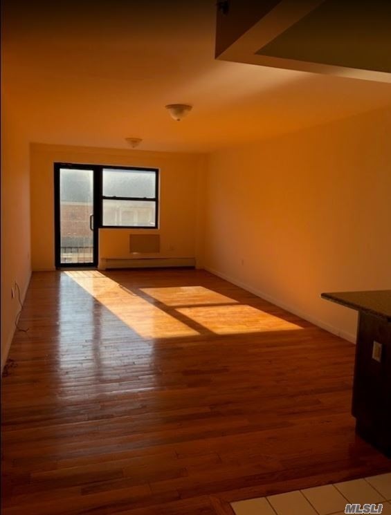Foto del edificio - 36-44 Hilton Ave