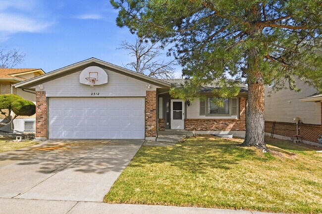 Building Photo - $2,740.95 - 3 Bed, 2 Bath Home in Lakewood with A/C and Fenced in Yard!