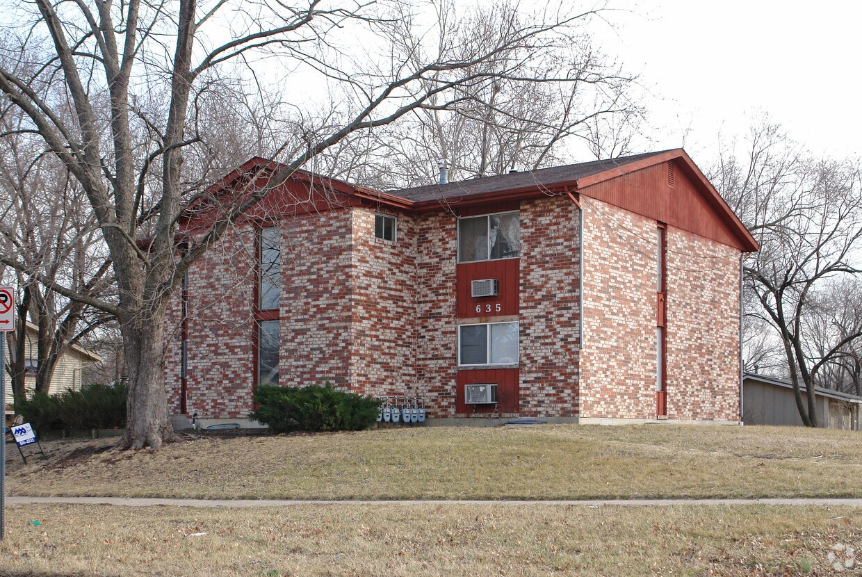 Building Photo - 635 W 25th St