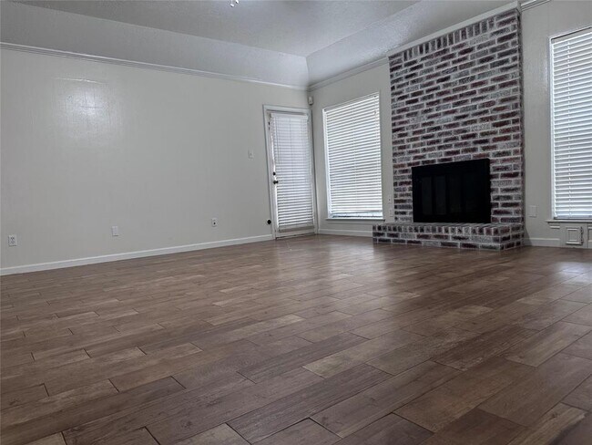 Building Photo - 14919 Mesita Dr