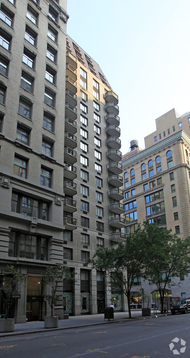 Foto del edificio - 108 Fifth Ave