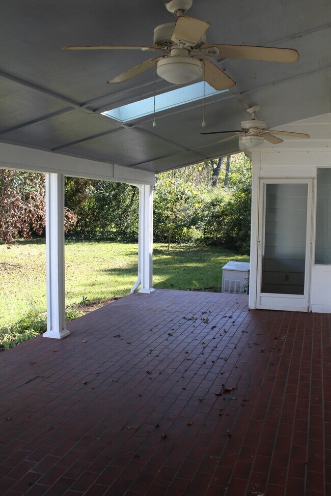Foto del edificio - 122 Fort Rutledge Rd