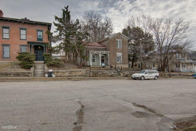 Building Photo - 4 br, 2 bath House - 208 S 7th St