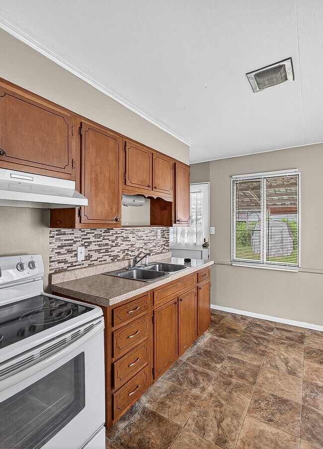 Foto del edificio - 3415 Whitcomb Ave