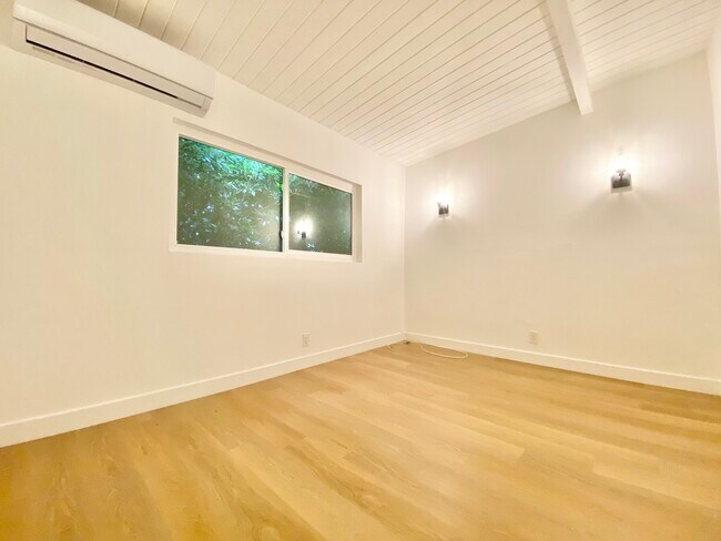 Foto del edificio - 1809 W 24th St