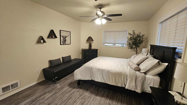 Foto del edificio - Fully Furnished Condo on Lake