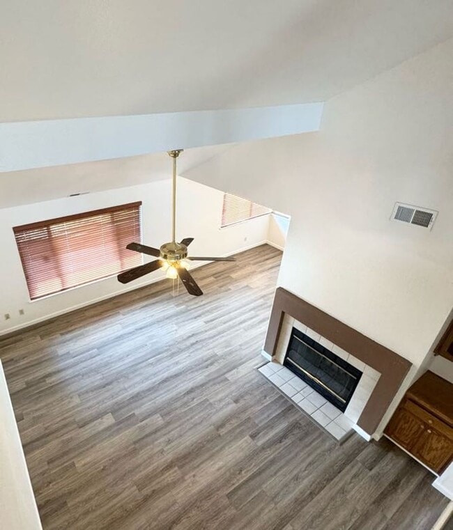 Building Photo - Freshly Painted 3 Bedroom + Loft in Desirable Elk Grove Neighborhood