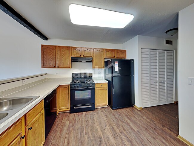 Foto del edificio - 544 Springwood Dr