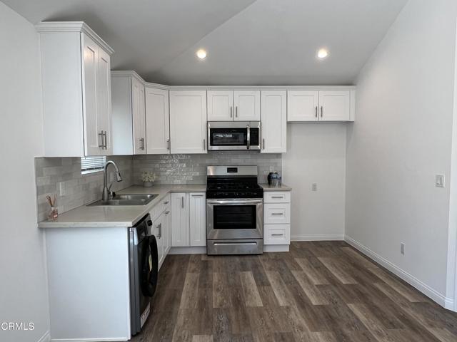 Building Photo - 15000 Valerio St