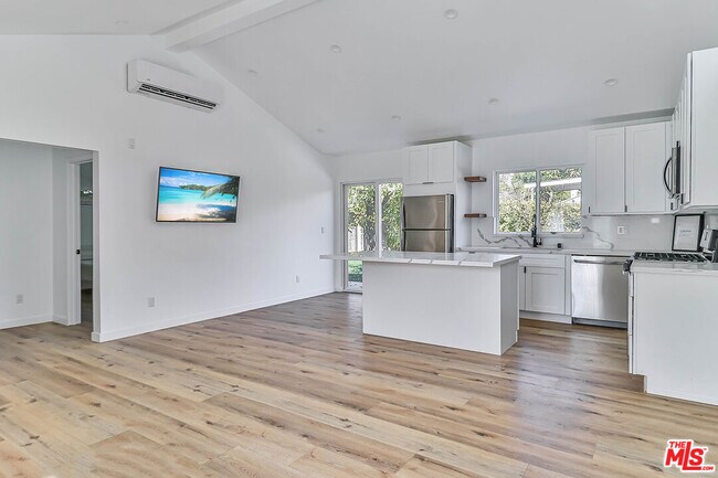 Foto del edificio - 11801 Albers St