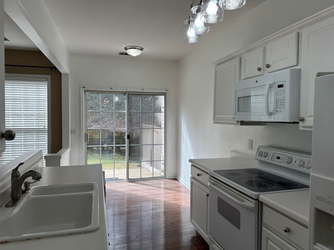 Foto del edificio - 3BR Townhome in Brentwood