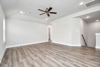 Building Photo - 21047 Bay Vlg Dr