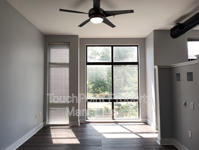 Foto del edificio - 514 W 10th St