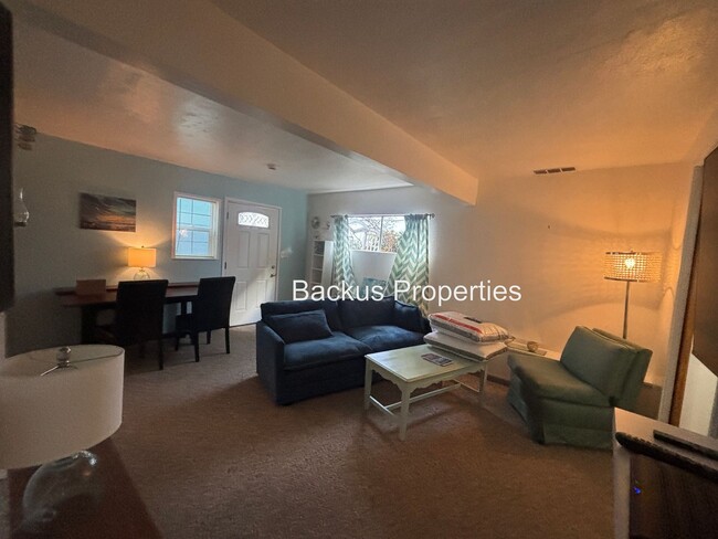 Building Photo - All utilities included in this 1 bedroom u...