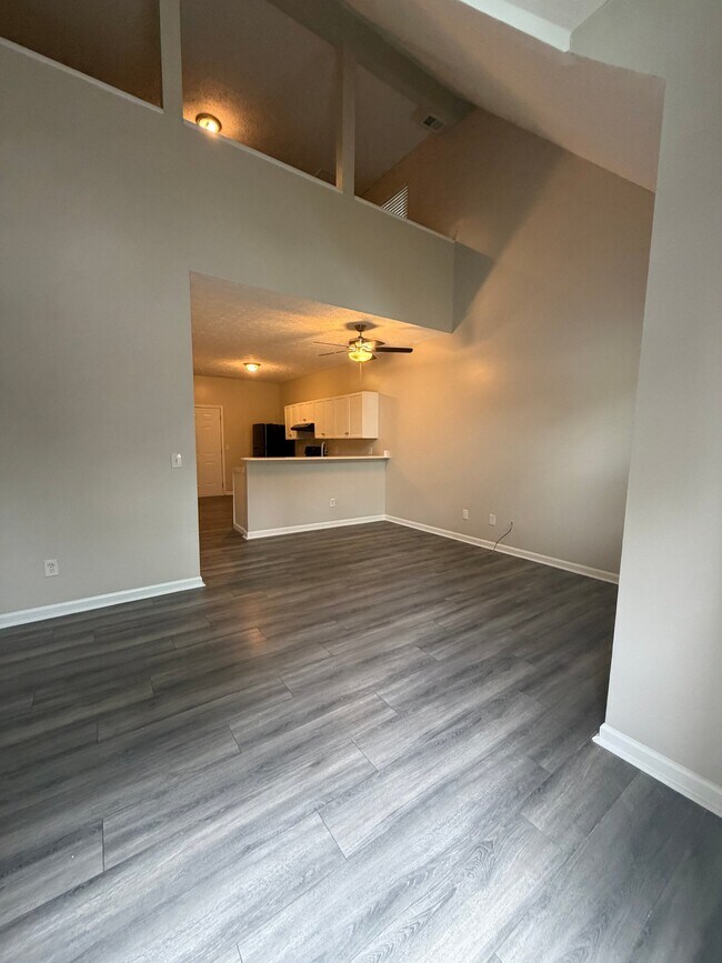Building Photo - 347 Leafmore Rd SW