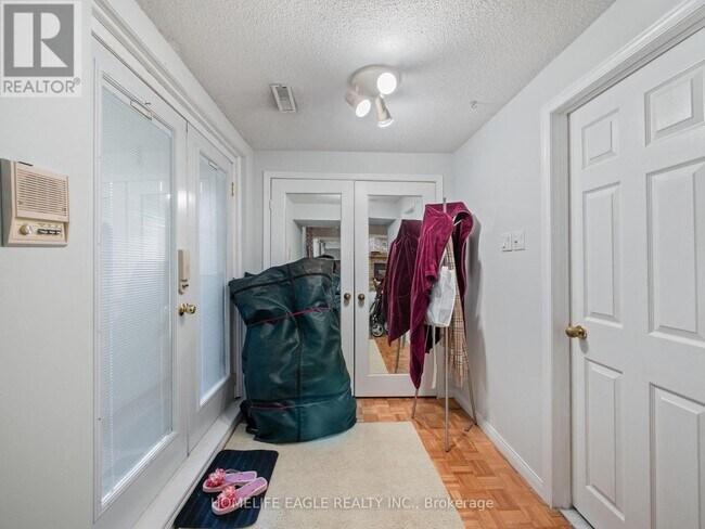 Building Photo - 755 Pebble Ct