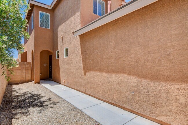 Foto del edificio - MARVELOUS 2 Story, 3 Bedroom Home with LOF...