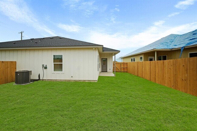 Foto del edificio - 502 Whirlaway Dr