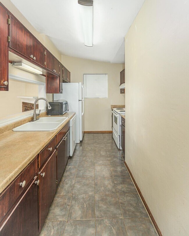 Foto del edificio - 249 Whetherbine Way E