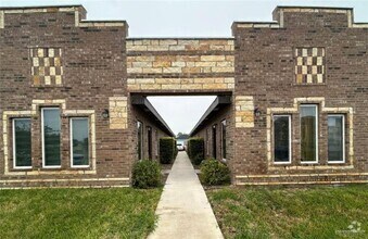 Building Photo - 2811 Primrose Ave
