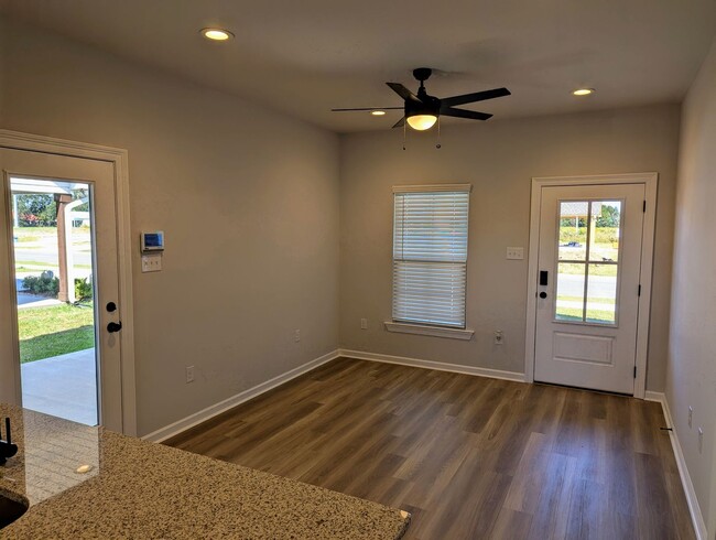 Building Photo - Welcome to Savannah Pointe!