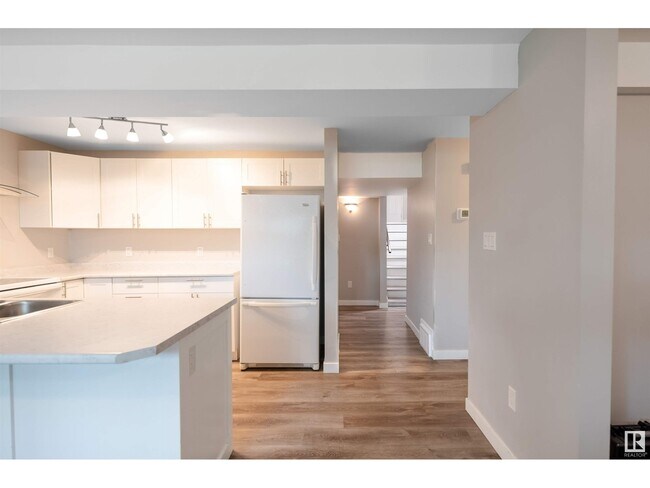 Building Photo - 11908 45 St NW