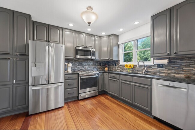 Foto del edificio - 1621 Clearview Ave