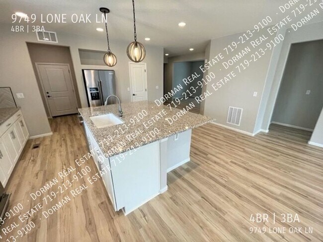 Building Photo - 9749 Lone Oak Ln