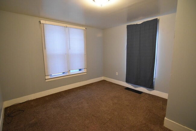 Building Photo - 87 Clinton Ave