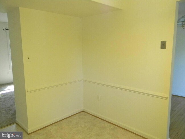 Building Photo - 279 Greenleaf Cir