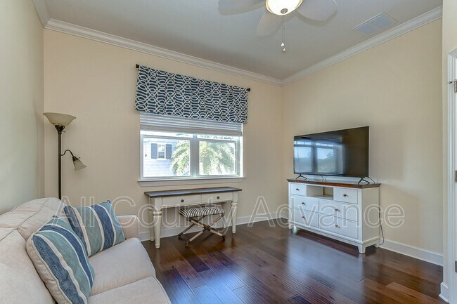 Building Photo - 6042 Anchorage Way S