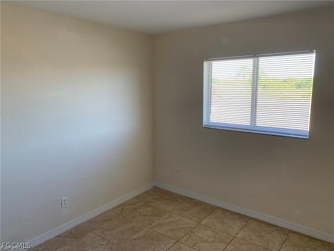 Building Photo - 1908 Haviland Ave S