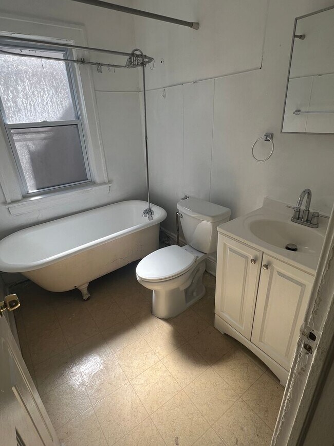 Building Photo - 457 E 148th St